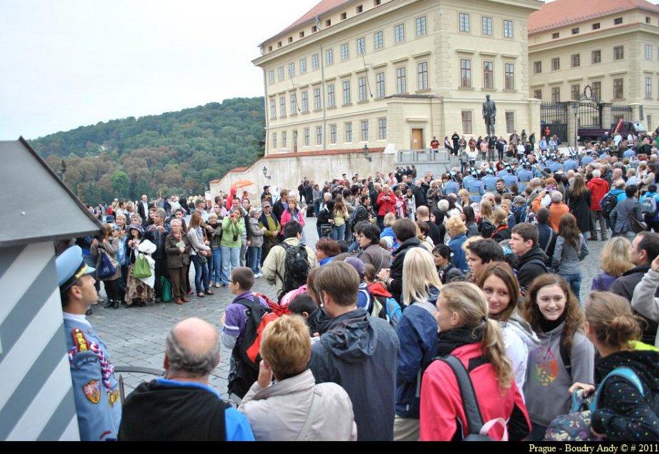 Prague - la releve de la garde du Chateau 033